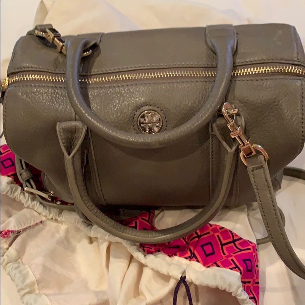 $398 Tory Burch soft grey leather handbag EUC